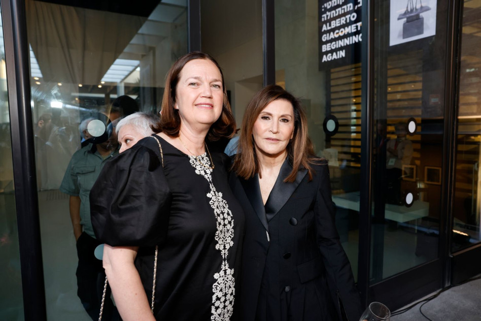 רחל ינאי ושירה אפל  (צילום: גיא יחיאלי)