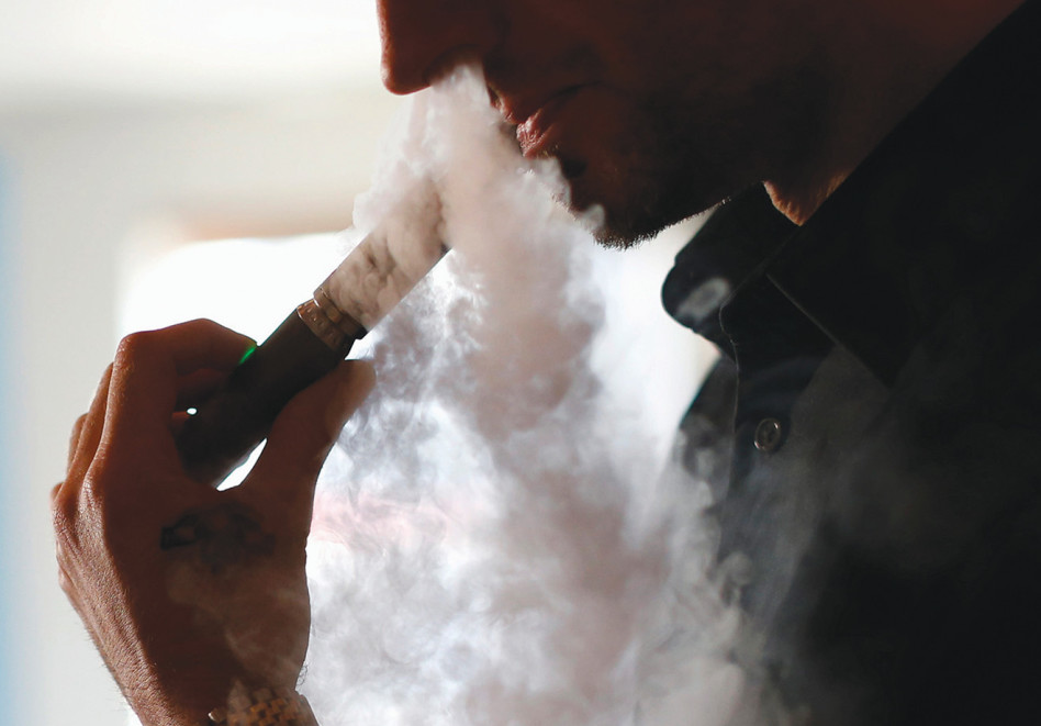 סיגריה אלקטרונית (צילום: רויטרס)