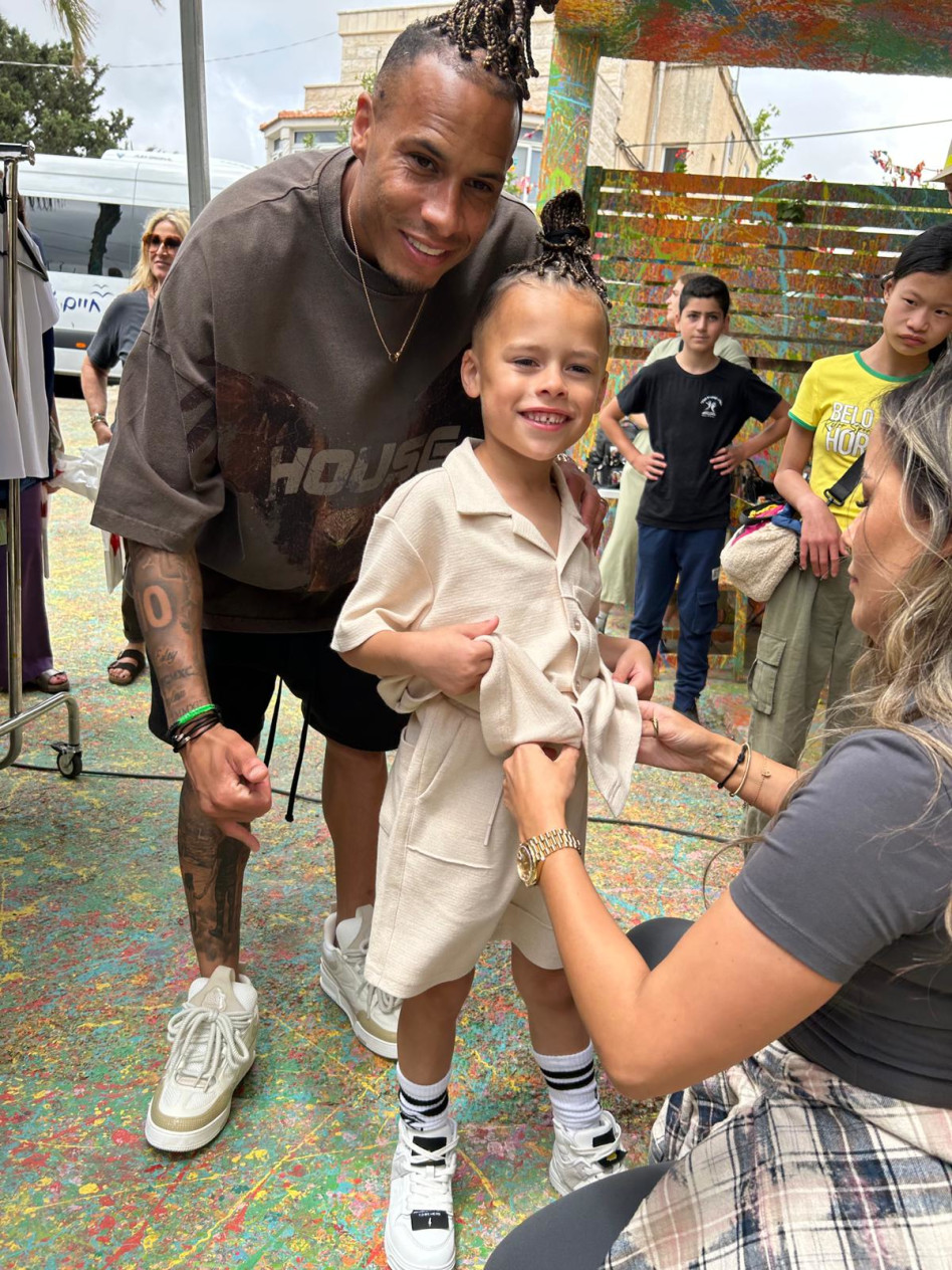 שיין וצ'ארון שרי (צילום: מאניה גרופ)