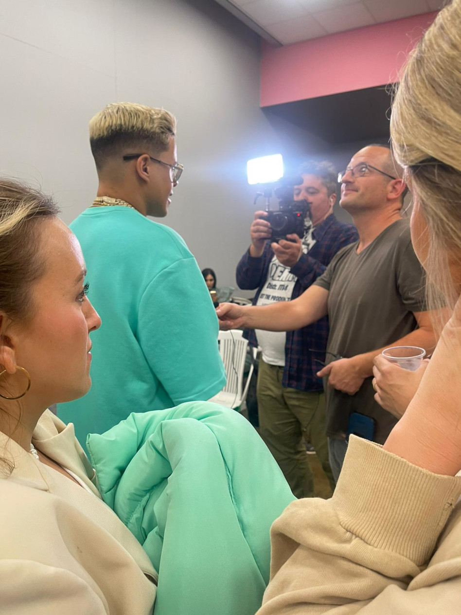 סטטיק מתראיין במקלט (צילום: יחצ)