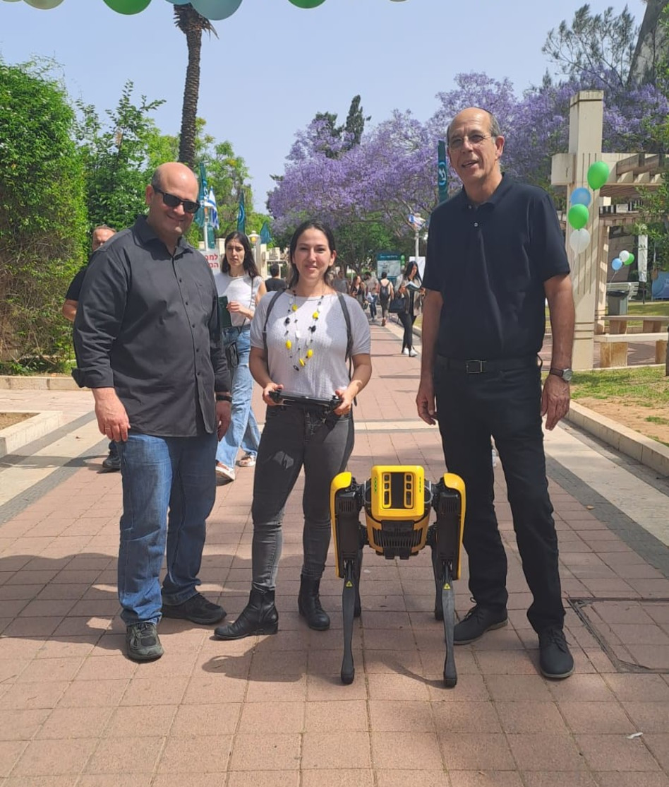 אריה צבן, הכלבה גולדה, רעות מירסקי וזהר ינון (צילום: יחצ)