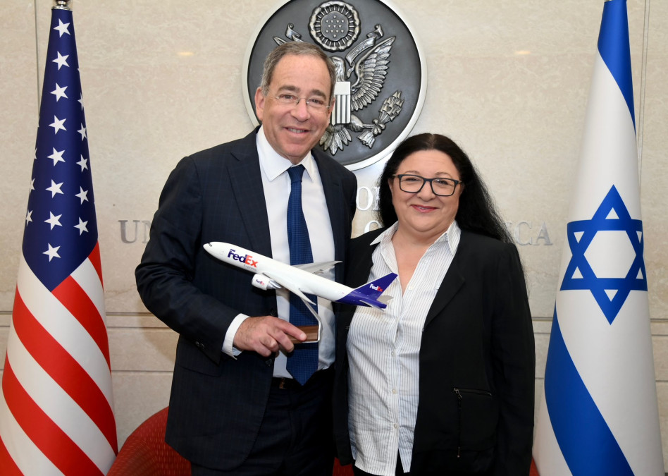 תומאס ניידס ומרים צור (צילום: David Azagury, U.S. Embassy Jerusalem)