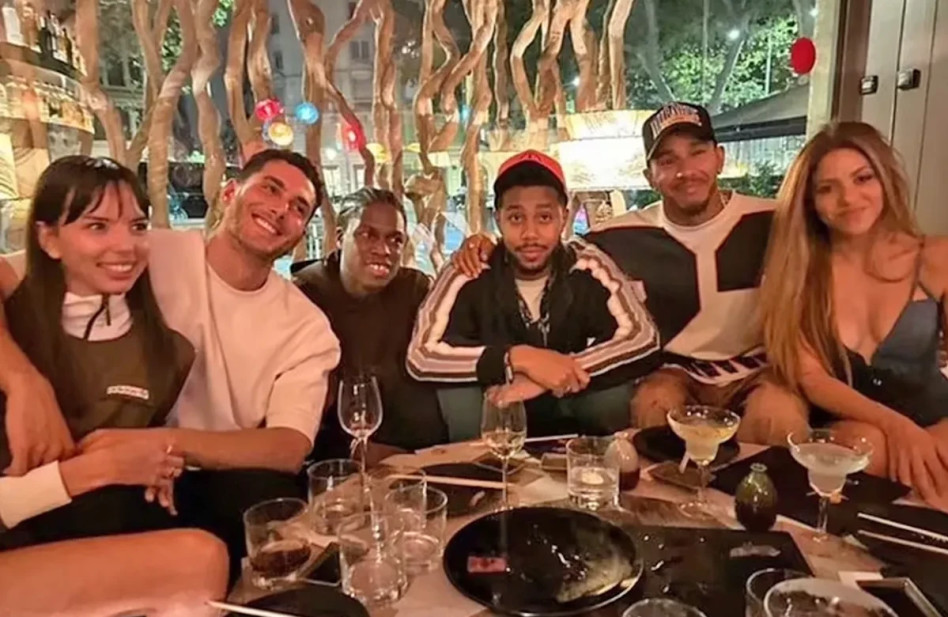 שאקירה ולואיס המילטון עם חברים (צילום: צילום מסך אינסטגרם)