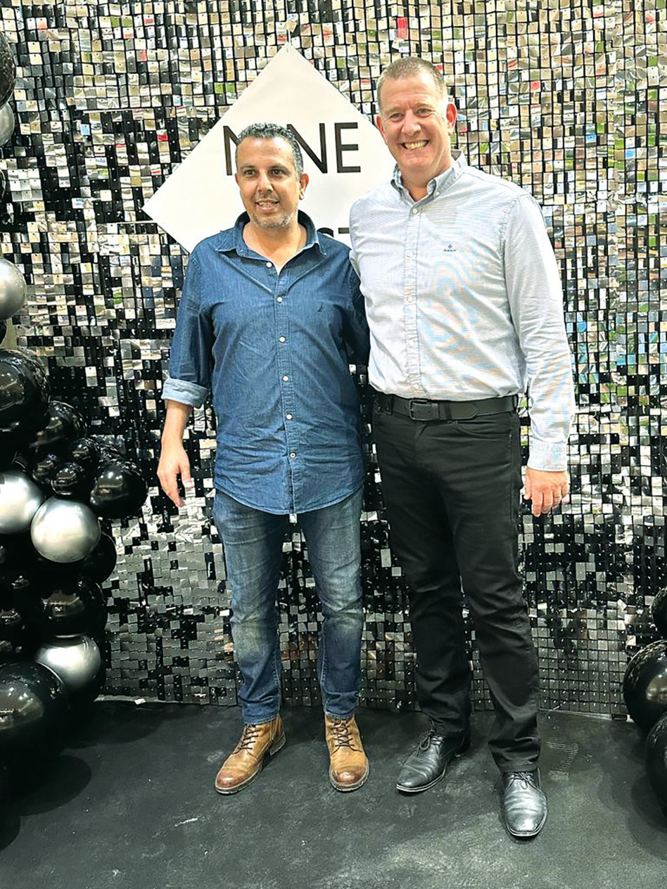  גיא קרן מנכל עופר הקריון ואלמוג שרעבי (צילום: אסף לוי)