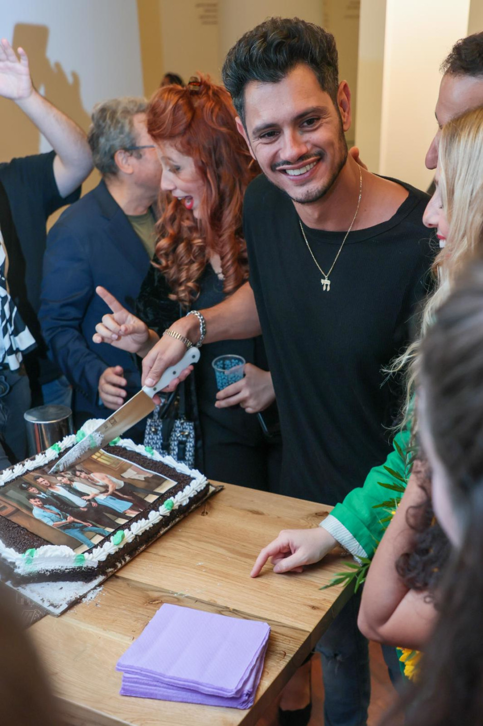 עופר חיון בסיום ההצגה המאה של קזבלן (צילום: גיא שרייבר)