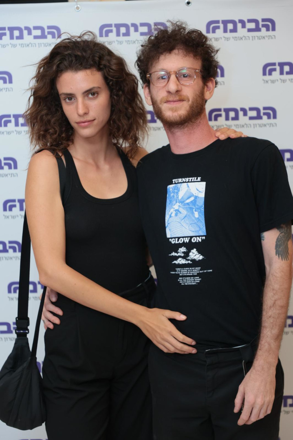 אלישע בנאי ובת זוגו מאיה בר בהצגה המאה של קזבלן (צילום: גיא שרייבר)