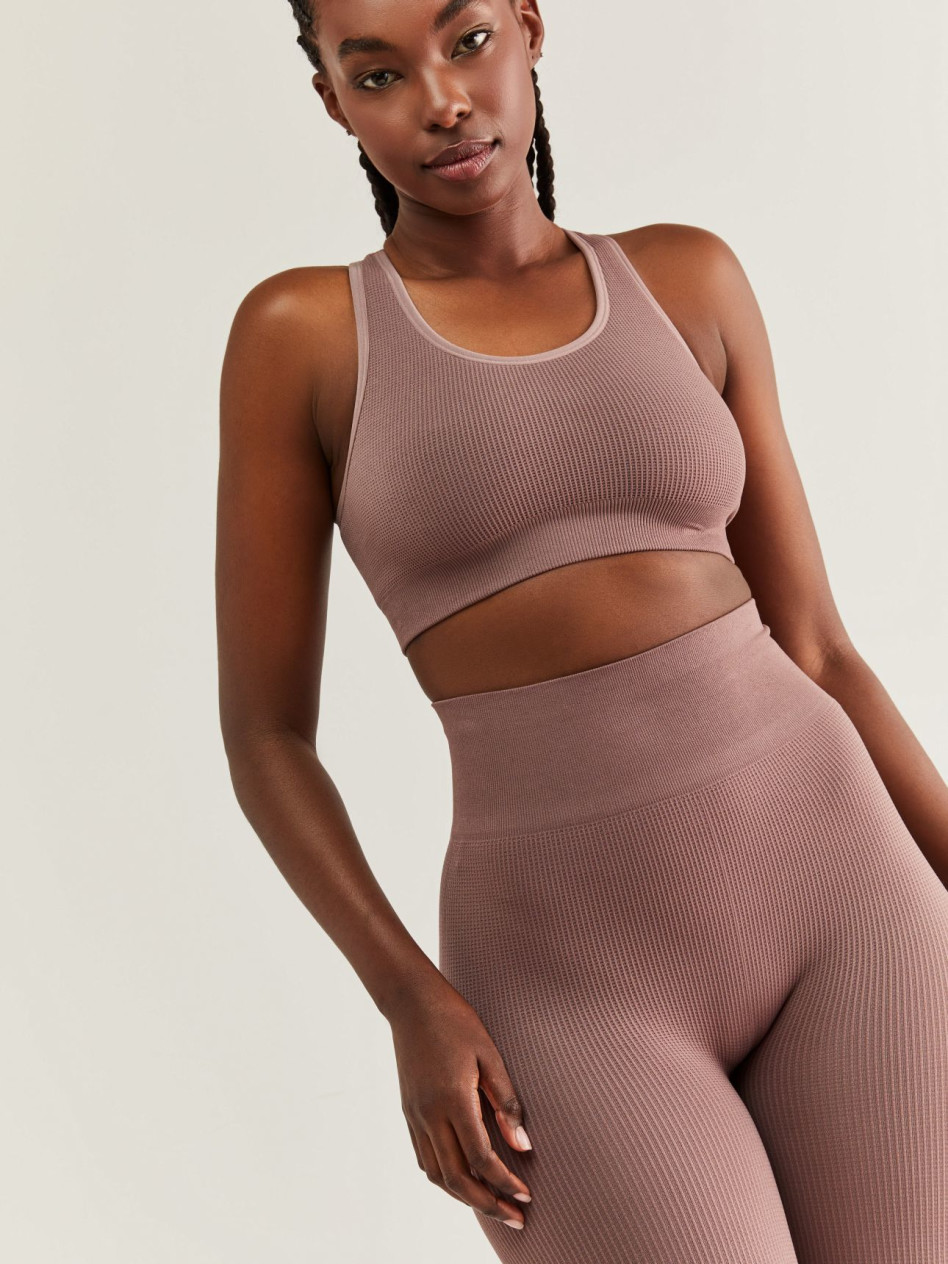 גוזיית ספורט מנדפת זיעה, אינטימה, 34.90 שקלים (צילום: דור שרון)