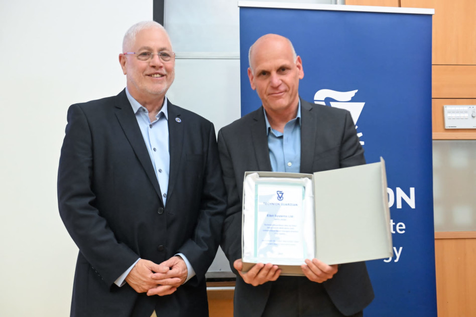 בצלאל (בוצי) מכליס ואורי סיון  (צילום: רמי שלוש)