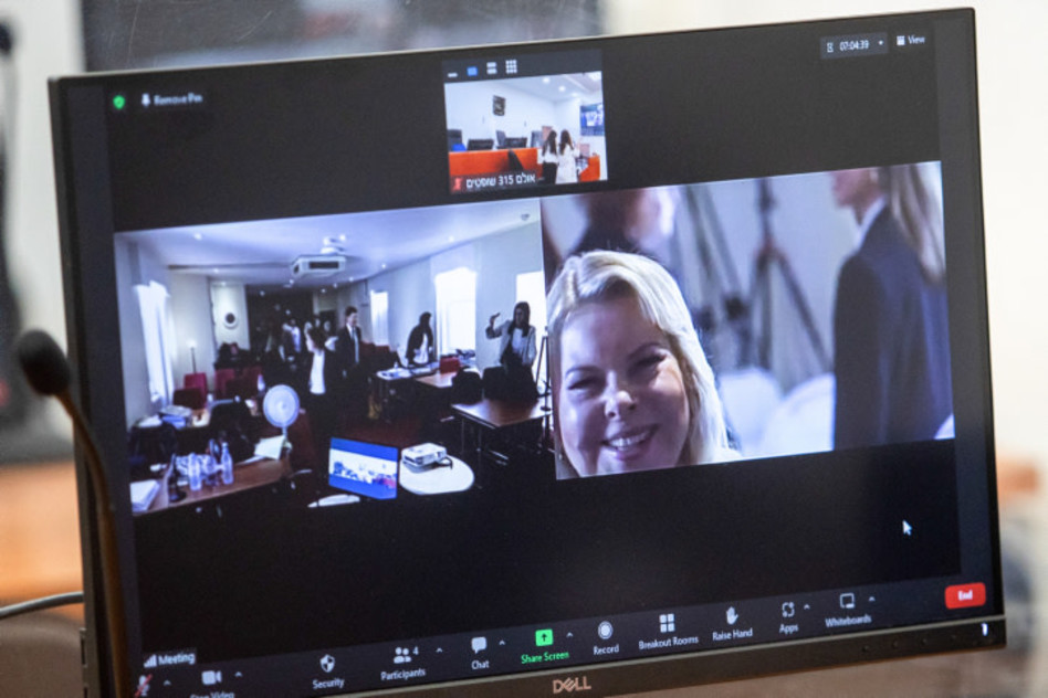 שרה נתניהו באולם בו מעיד ארנון מילצ'ן (צילום: פול אורן בן חקון, פלאש 90)