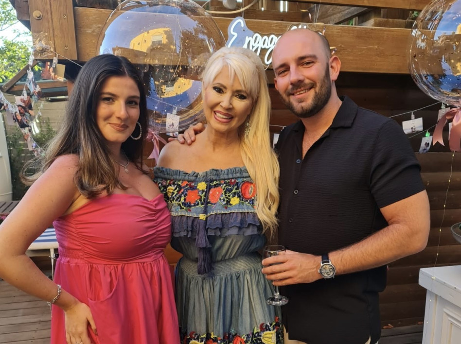 פנינה רוזנבלום, בנה וכלתה (צילום: פרטי)