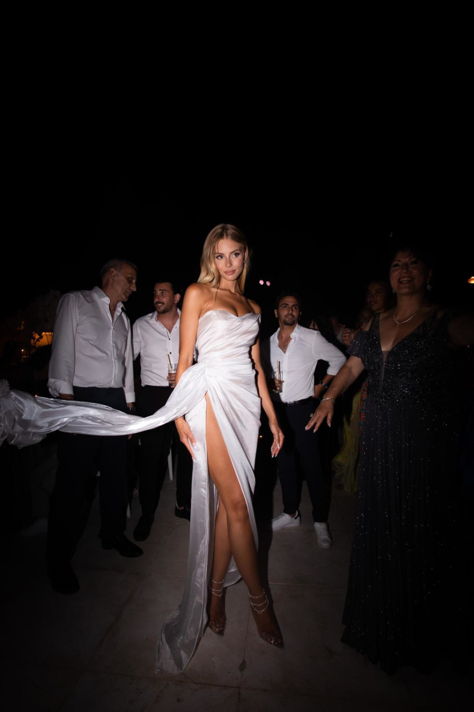 מישל גרציג בשמלת החתונה השנייה (צילום: people photography)