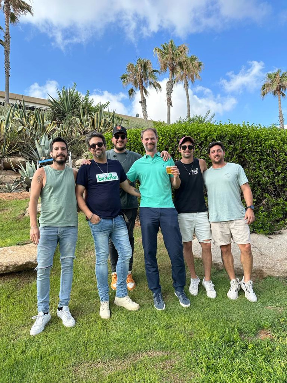 מתן לרנר ( במרכז)  ולהקת פול טראנק (צילום: באדיבות מלונות דן)