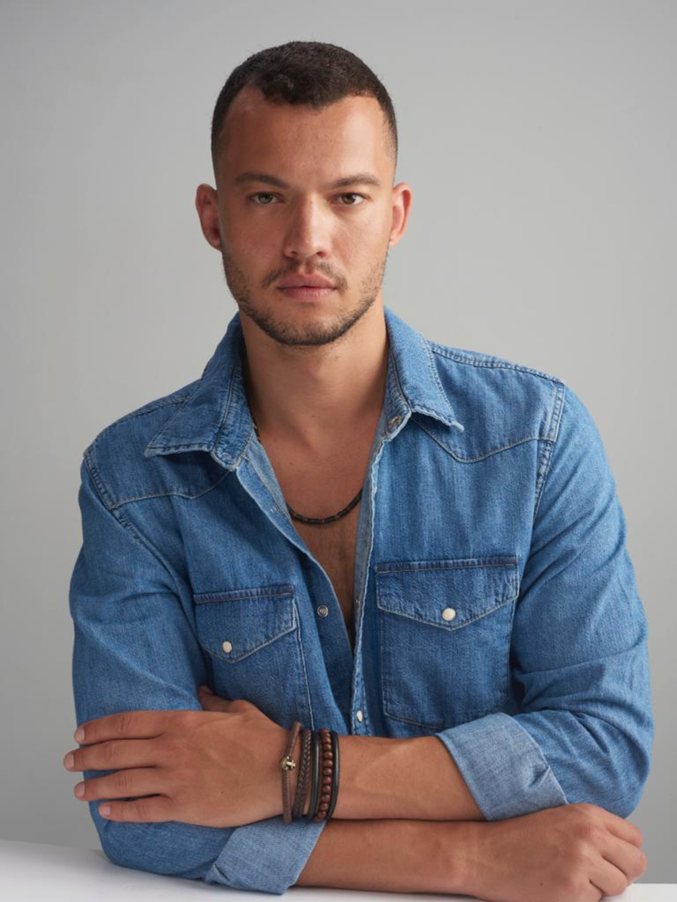 רוי רייניש בצילומי קמפיין טופ טן, קולקציית גברים (צילום: חיים כהן)