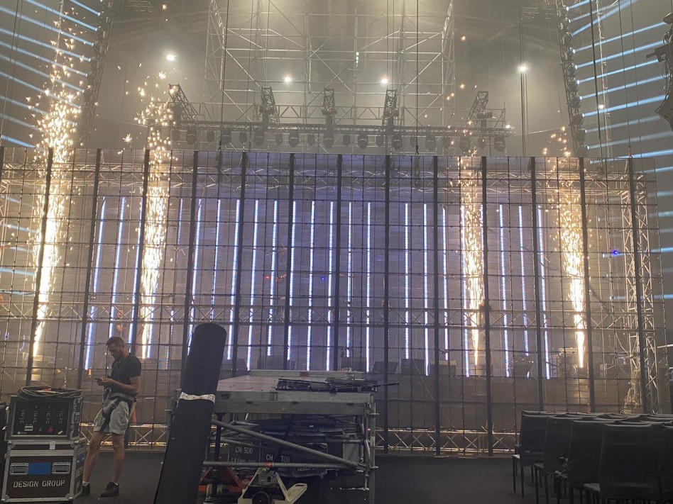 הבמה בהופעה של שרית חדד (צילום: יח''צ)