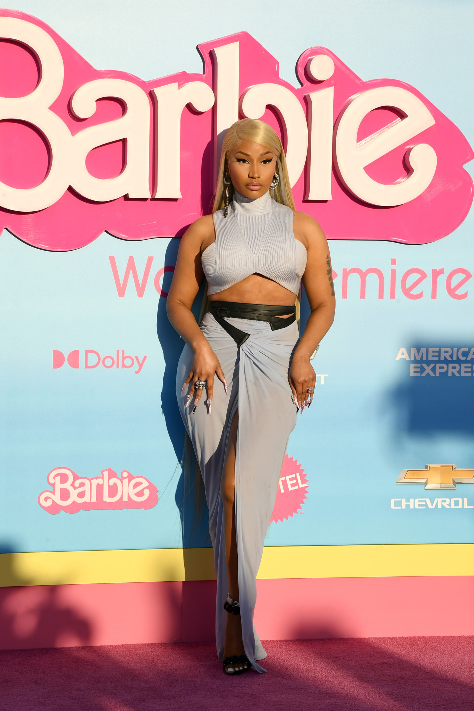 מכל הלוק הזה אהבנו רק את הצבע בשיער: ניקי מינאז' (צילום: Jon Kopaloff/Getty images)