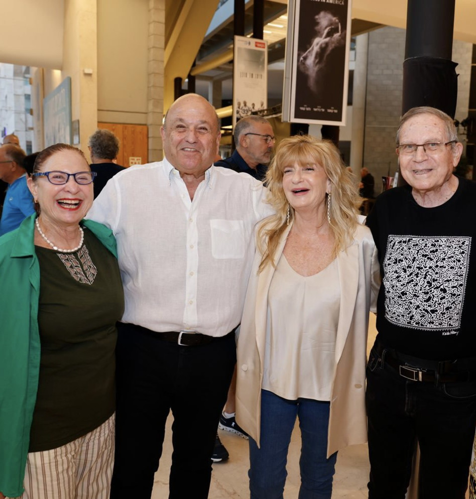 אורי סלונים, מיכל ודוד פורר ותמי סלונים (צילום: גיא יחיאלי)