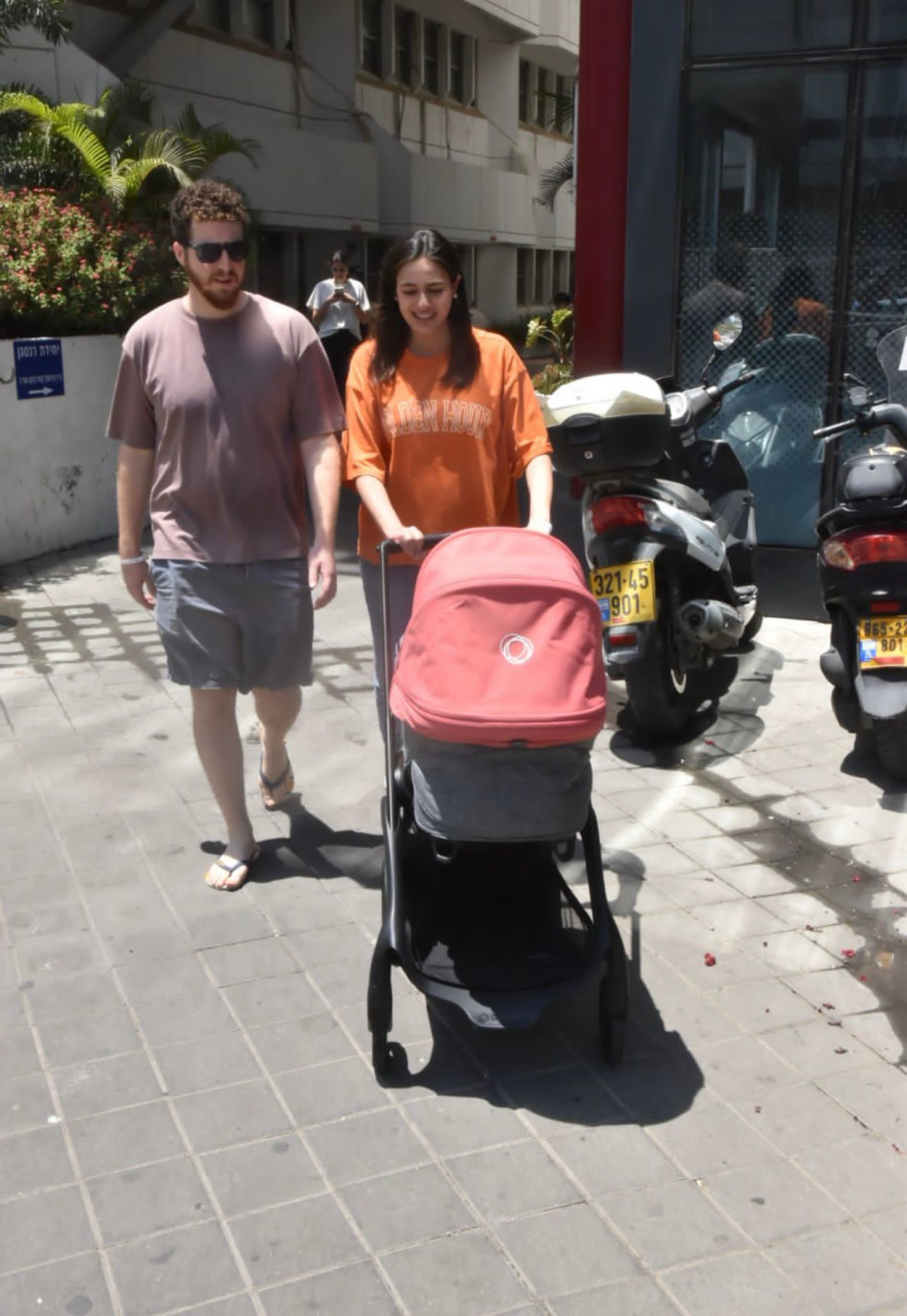 לוסי איוב, בעלה והתינוקת הטרייה (צילום: צ'ינו)