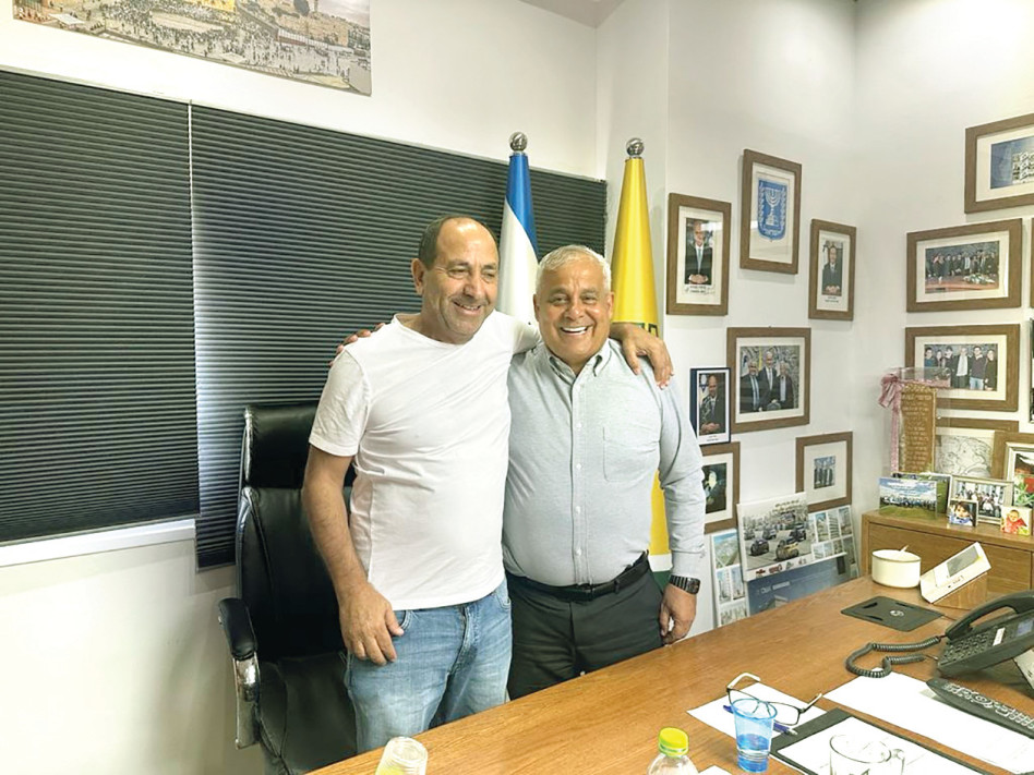 בני ביטון ורמי לוי (צילום: דוברות עיריית דימונה)