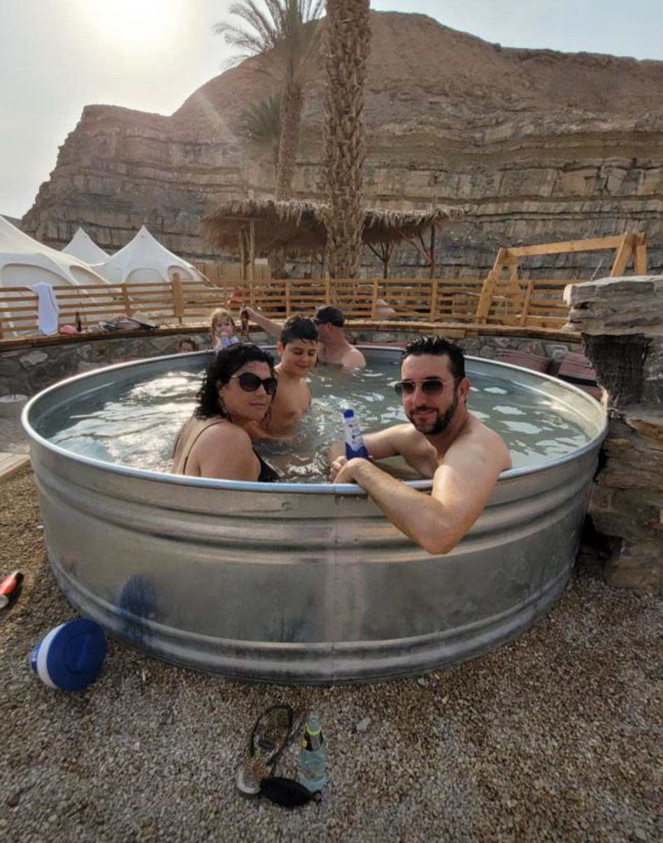 דרור אורפז ומשפחתו בסלינה (צילום: פרטי)