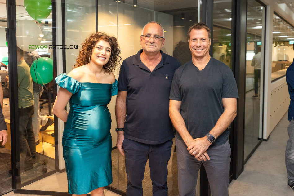 רוברט אנטוקולמייקי זלקינד, חן מלמד ורוני דלומי  (צילום: דור סבג)