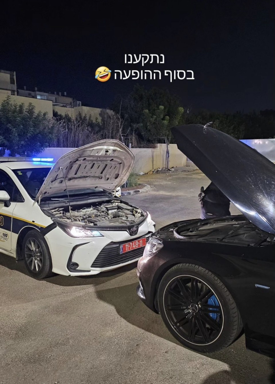 הרכב של עדן חסון וניידת המשטרה (צילום: צילום מסך אינסטגרם)
