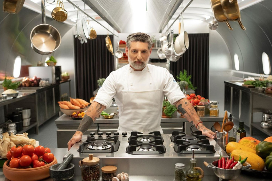 שף אסף גרניט בהשקת התפריט החדש של אל על (צילום: גיא כושי ויריב פיין)