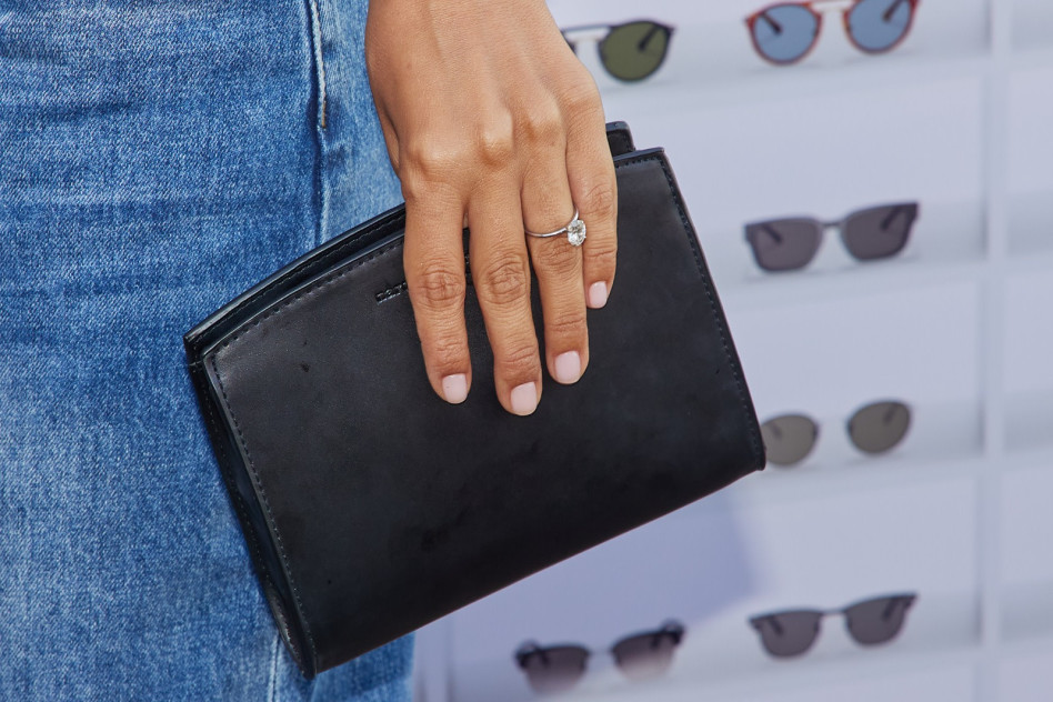 פוט א רינג און איט. טבעת האירוסין של בר כהן (צילום: שוקה)