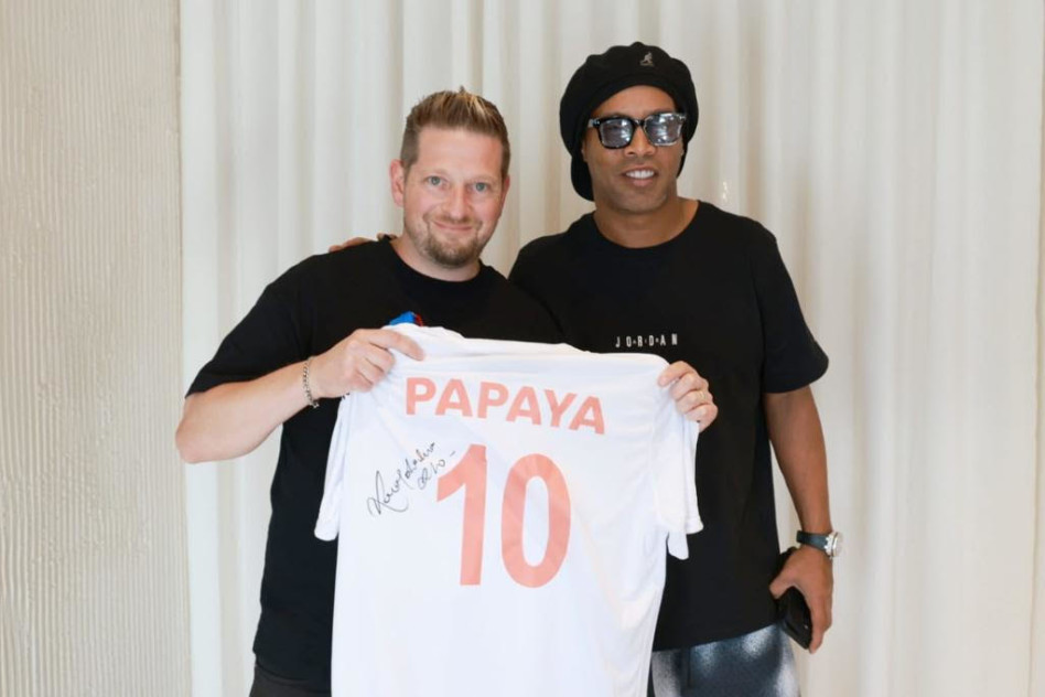 רונאלדיניו ויוני צויק (צילום: רענן כהן)