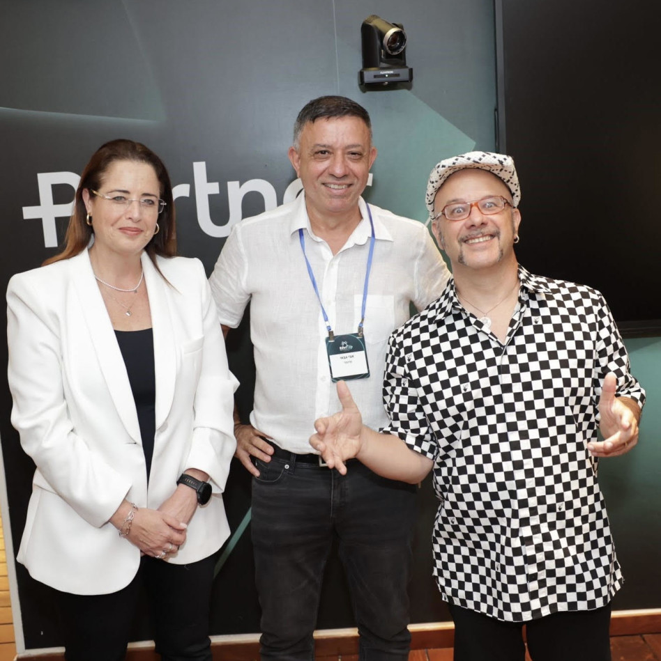 קובי עוז, אבי גבאי ודגנית קרמר (צילום: אלירן אביטל)