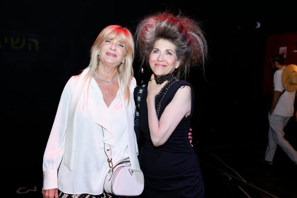 קרן מור ומיכל פורר (צילום: גיא יחיאלי)