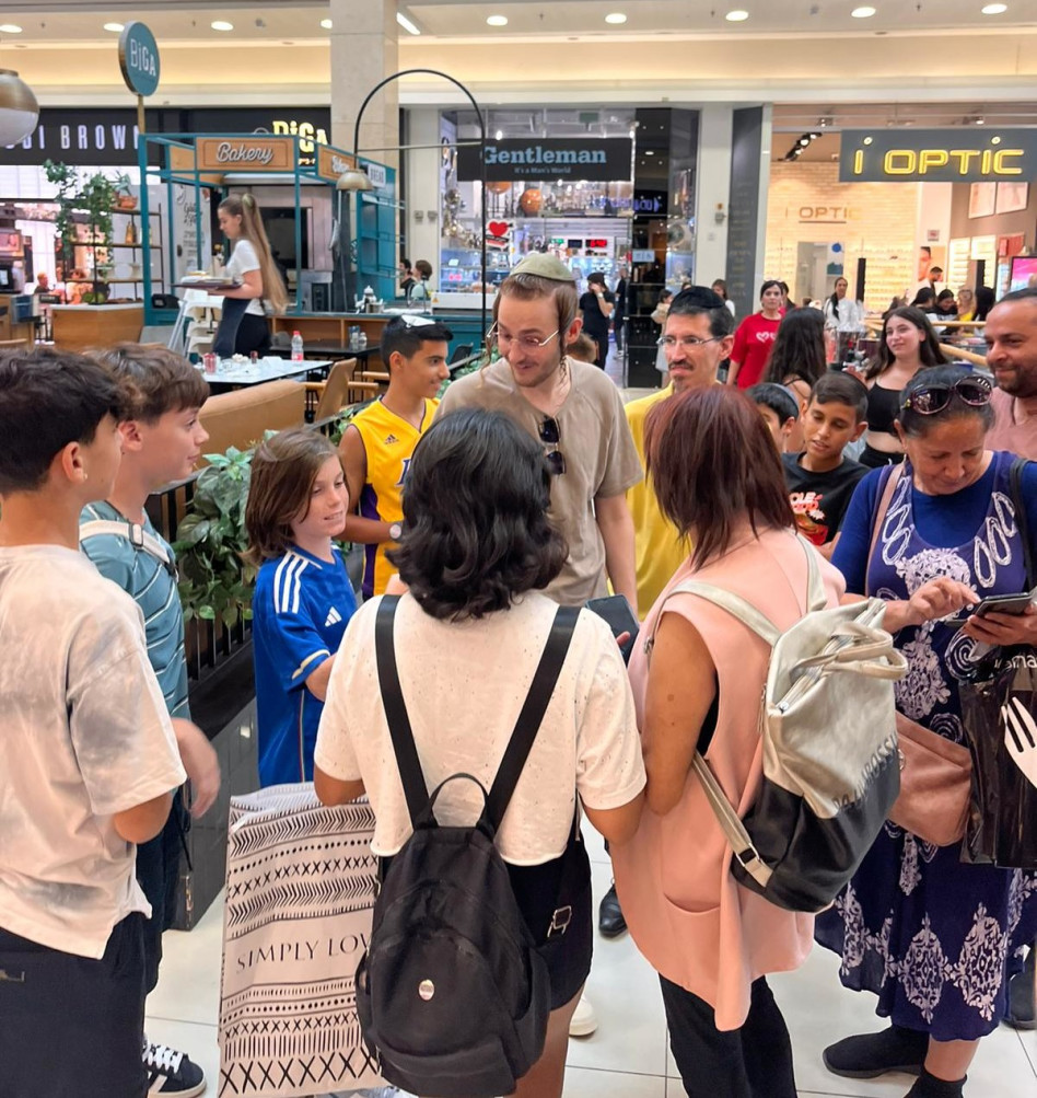 יענקי גולדהבר והמעריצים (צילום: אור גפן)