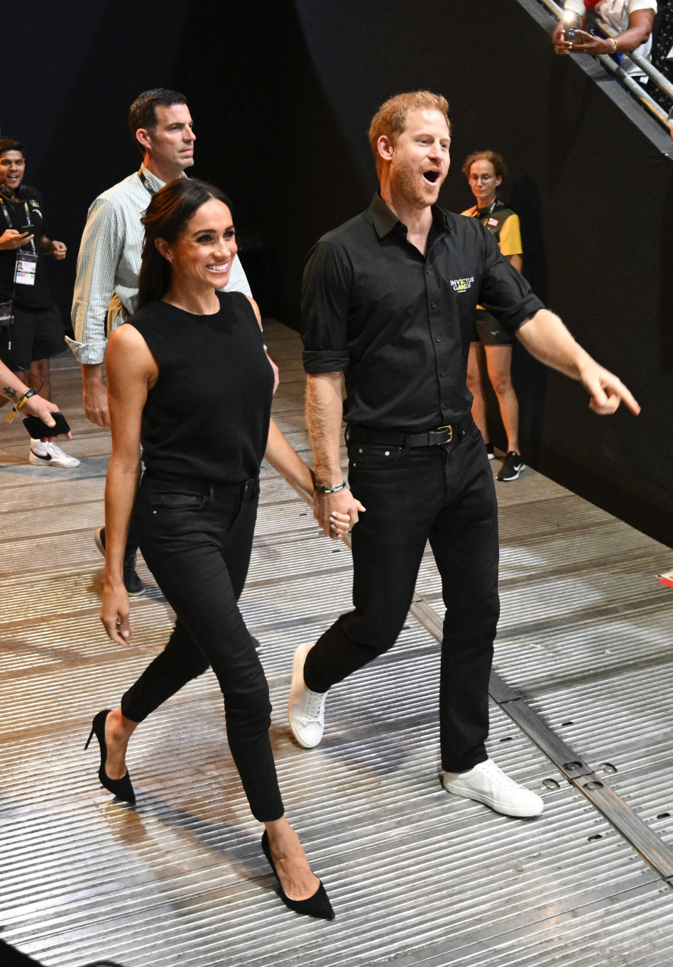 קז'ואל בשחור. מייגן מרקל (צילום: SASCHA SCHUERMANN.GettyImages-)