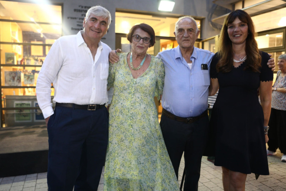 ציפי לנדאו, חמי ורותי גוטמן ויגאל לנדאו  (צילום: אסף לב)
