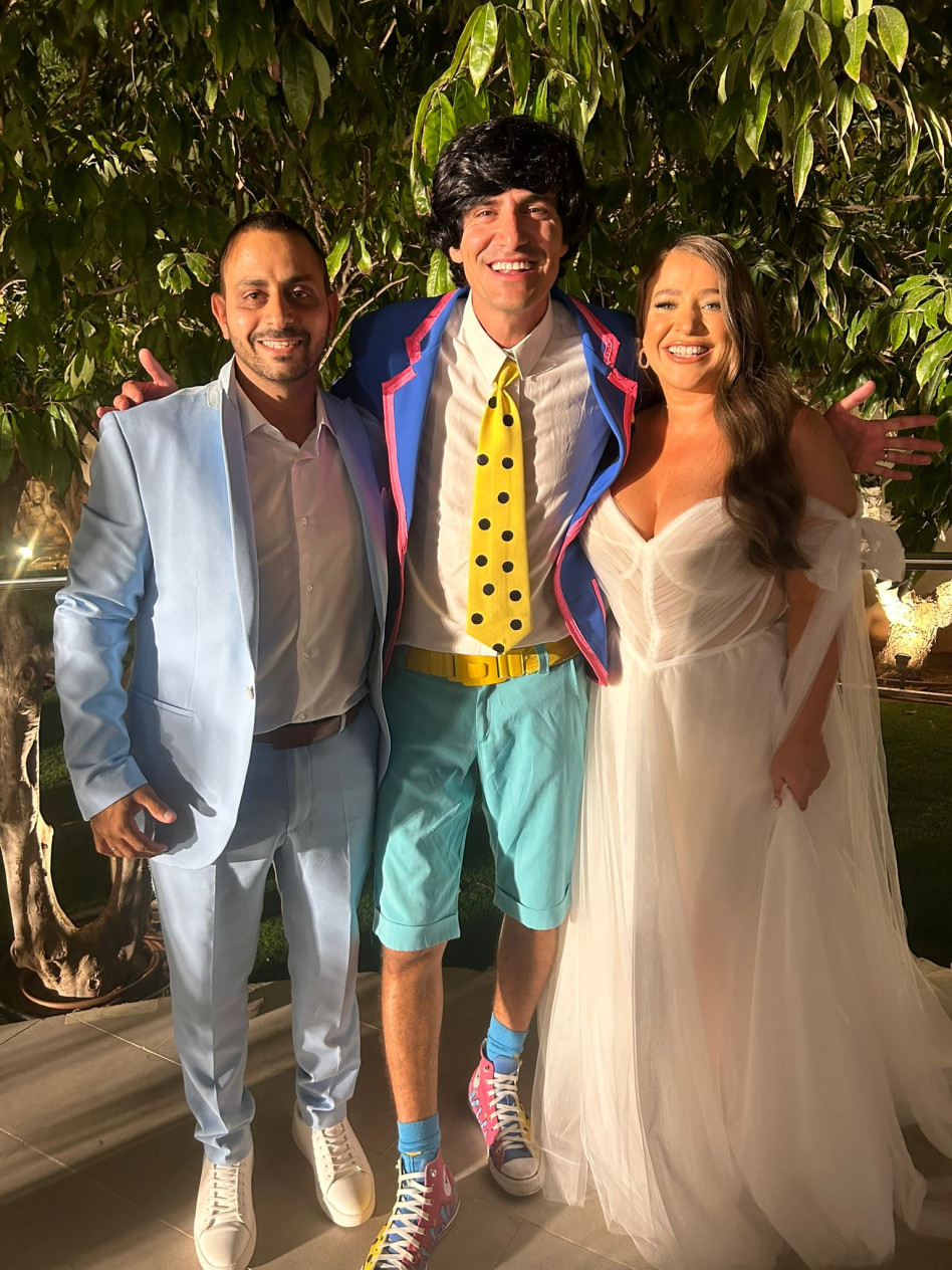 מני ממטרה והחתן והכלה (צילום: יחצ)