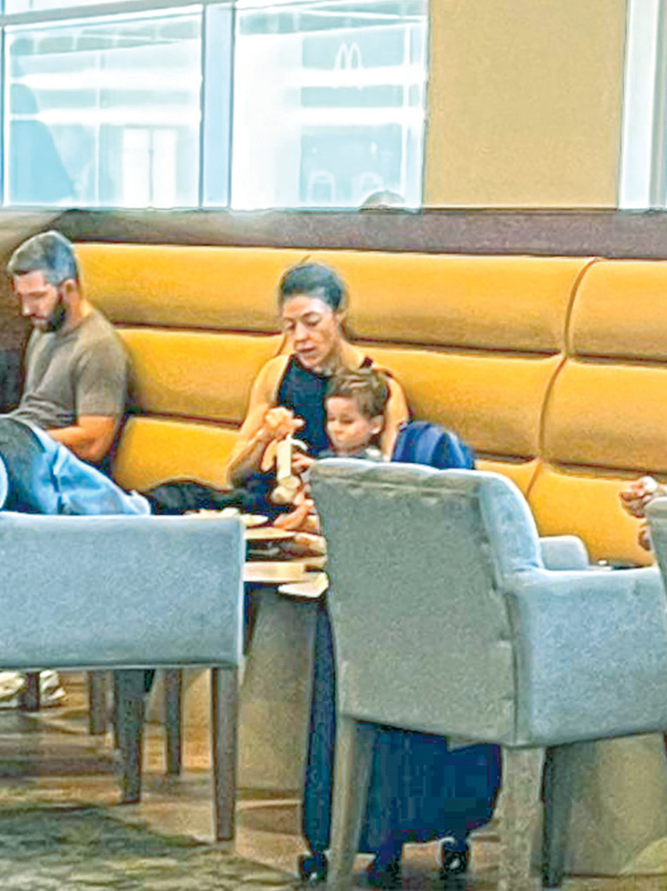 מירב מיכאלי ובנה אורי (צילום: פרטי)