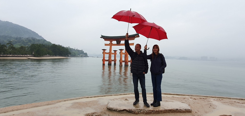 ד''ר איילת בן-עזר באי המקדשים היפני (צילום: פרטי)