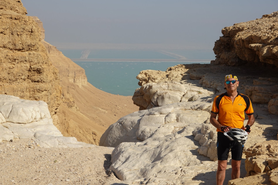רפי אלמליח על אופניים (צילום: אוסף פרטי)