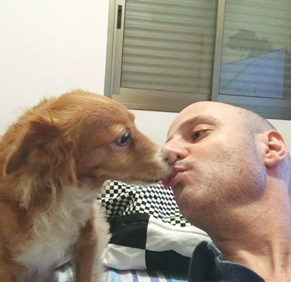 עפר מנחם והכלב קינג (צילום: פרטי)