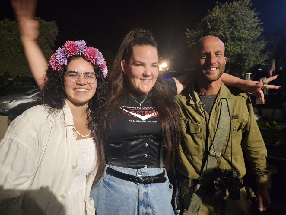 נטע ברזילאי עם צור ויובל (צילום: יוחאי הלוי)