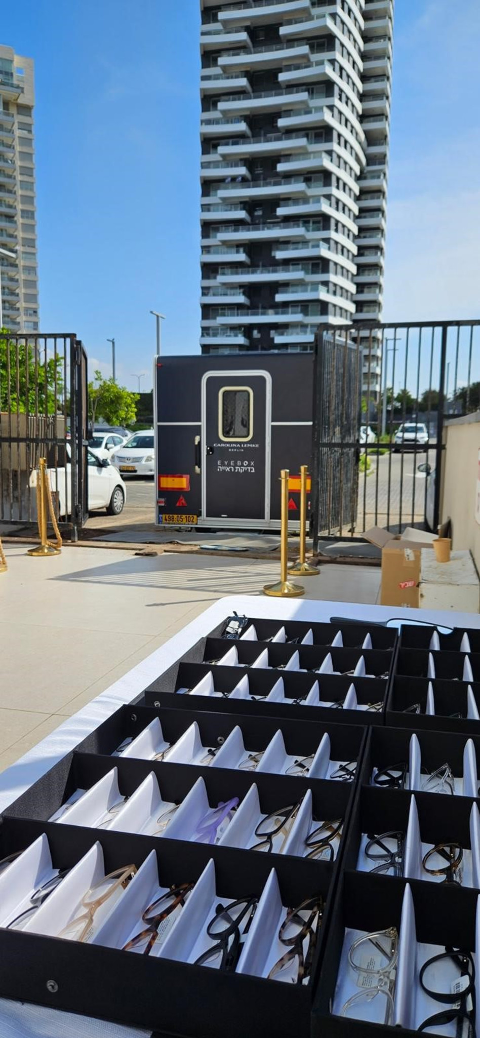 עמדת בדיקת ראייה ניידת של ''קרולינה למקה ברלין'' (צילום: באדיבות ''קרולינה למקה ברלין'')