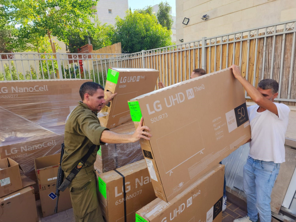 מסכי טלוויזיה תרומת קבוצת ח.י. (צילום: יח''צ)