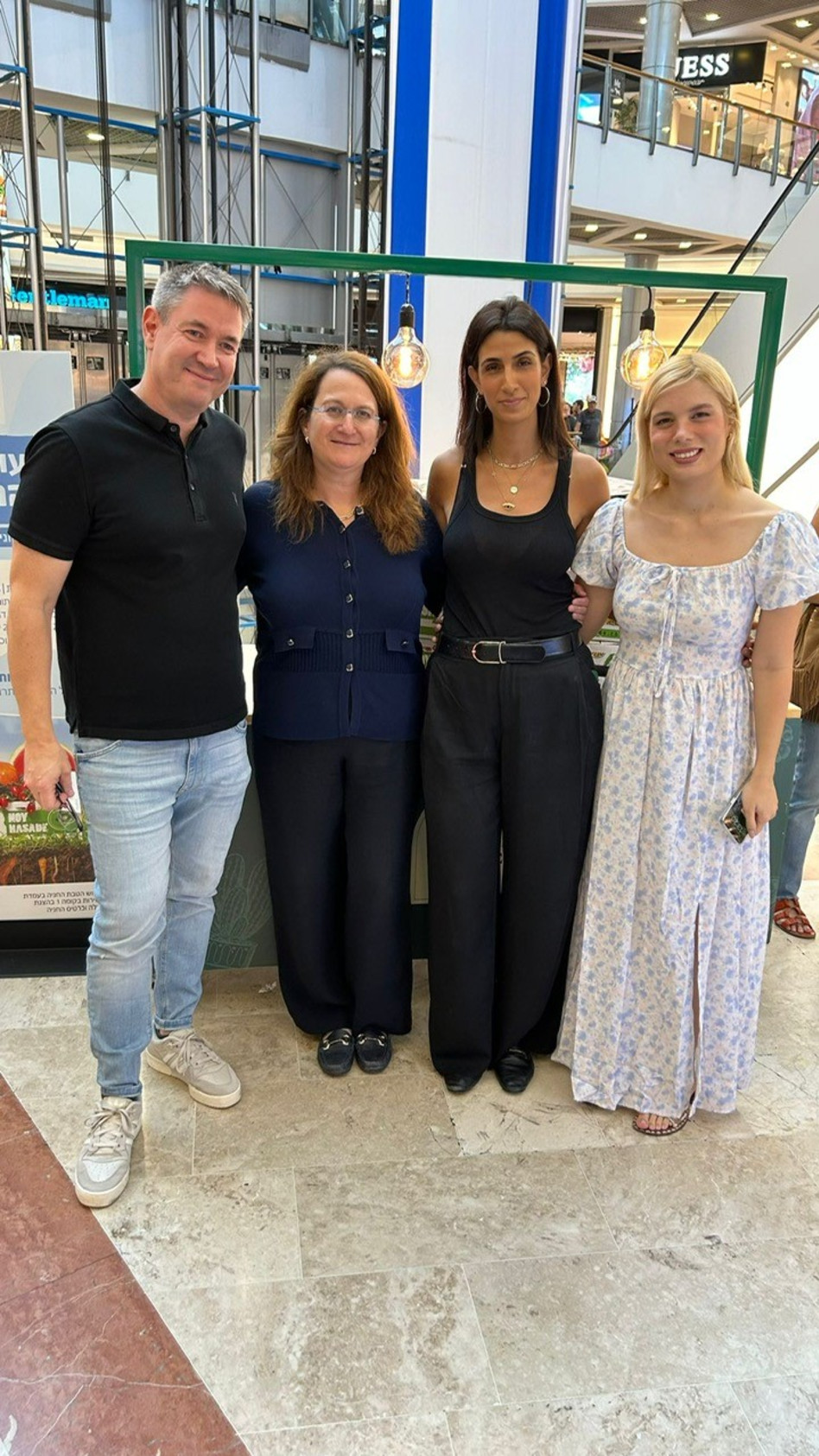 נוי הדס, חן זהביאן, דנה עזריאלי ואופיר אורן (צילום: יח''צ עזריאלי)