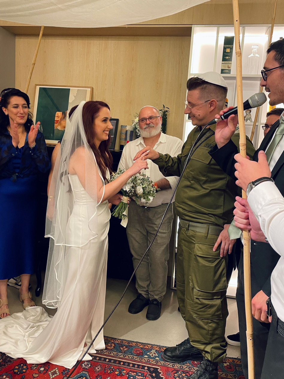 החתן והכלה (צילום: ראובני פרידן)