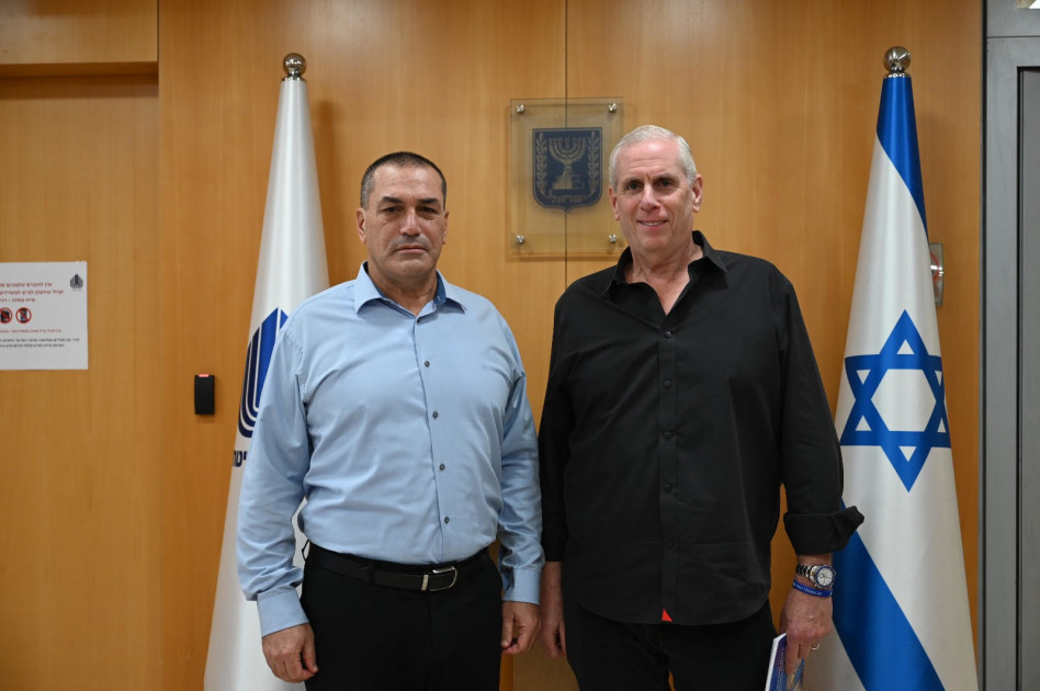מרדכי (מורי) ליבוביץ׳ ואייל זמיר (צילום: אגף דוברות וקשרי ציבור, משרד הביטחון)