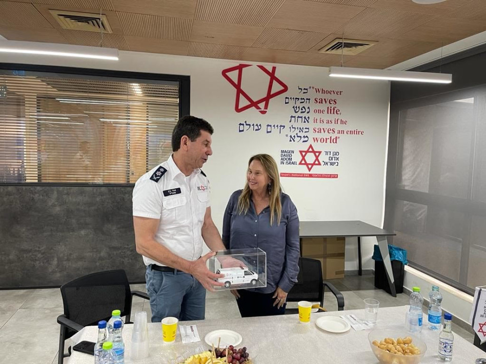 שרי אריסון ואלי בין (צילום: דוברות מד''א)