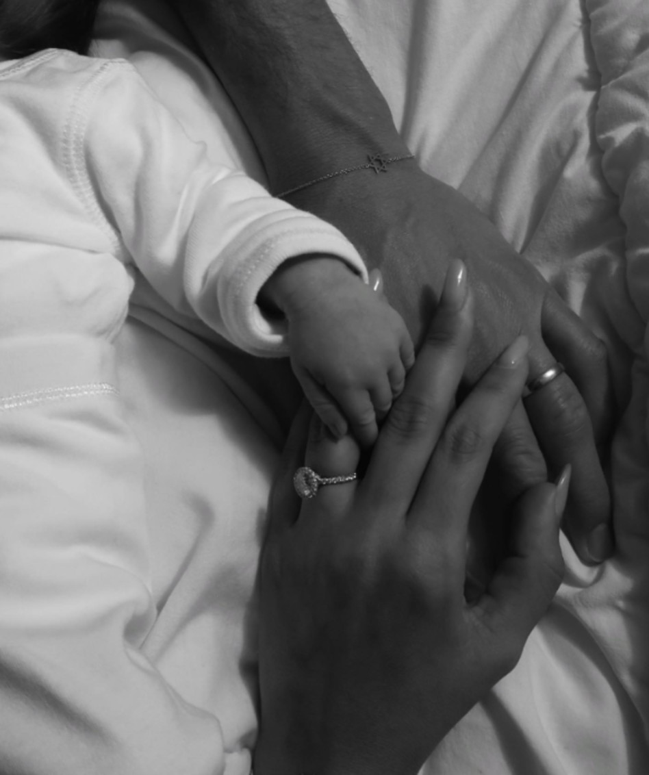 נטע אלחמיסטר ורמי גרשון בתמונה ראשונה עם בנם הבכור (צילום: צילום מסך אינסטגרם)