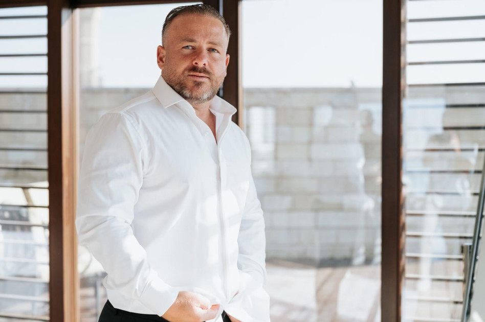 אלמוג מימון - האיש שהפך את עולם הפיננסים לאומנות (צילום:  יח"צ)