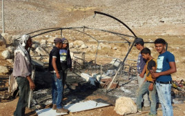 הצתה של אוהל - טרור יהודי (צילום: זכריה סדה, רבנים לזכויות אדם)