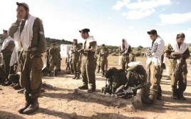חיילים חרדים (למצולמים אין קשר לנאמר) (צילום: יהונתן בן דוד, במחנה)