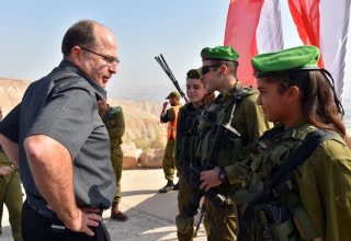 ביקור של שר הבטחון בגדוד אריות הירדן בבקעה (צילום:  אריאל חרמוני, משרד הביטחון)